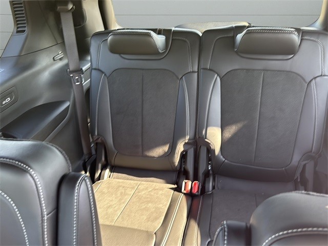 Jeep Grand Cherokee L Vehicle Full-screen Gallery Image 9