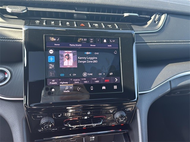 Jeep Grand Cherokee L Vehicle Full-screen Gallery Image 15