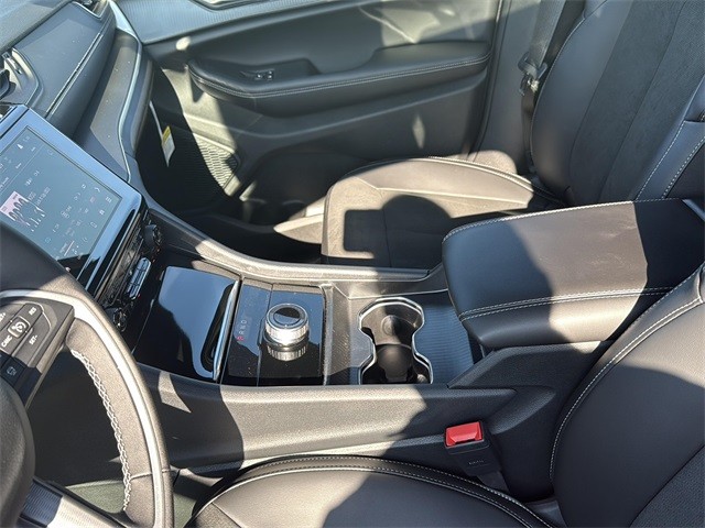 Jeep Grand Cherokee L Vehicle Full-screen Gallery Image 17