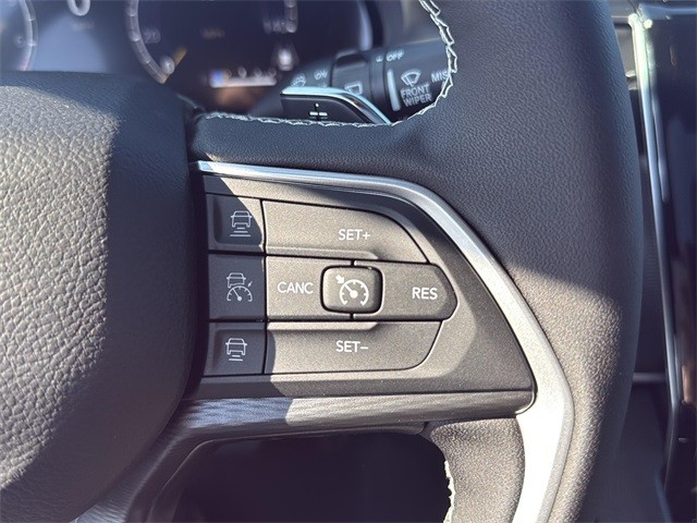 Jeep Grand Cherokee L Vehicle Full-screen Gallery Image 19