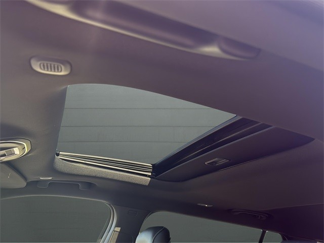 Jeep Grand Cherokee L Vehicle Full-screen Gallery Image 22