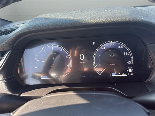 Jeep Grand Cherokee L Vehicle Full-screen Gallery Image 25