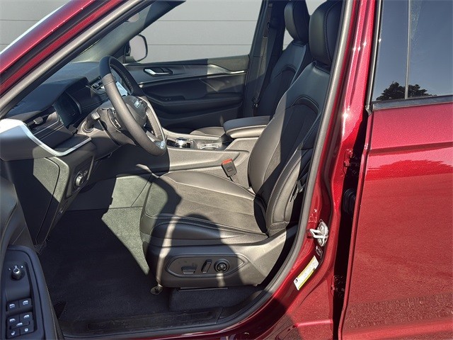 Jeep Grand Cherokee L Vehicle Full-screen Gallery Image 28