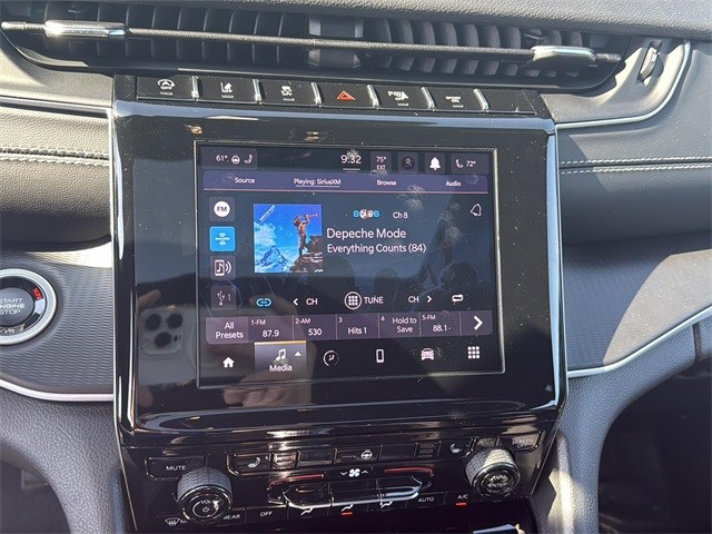 Jeep Grand Cherokee L Vehicle Full-screen Gallery Image 15