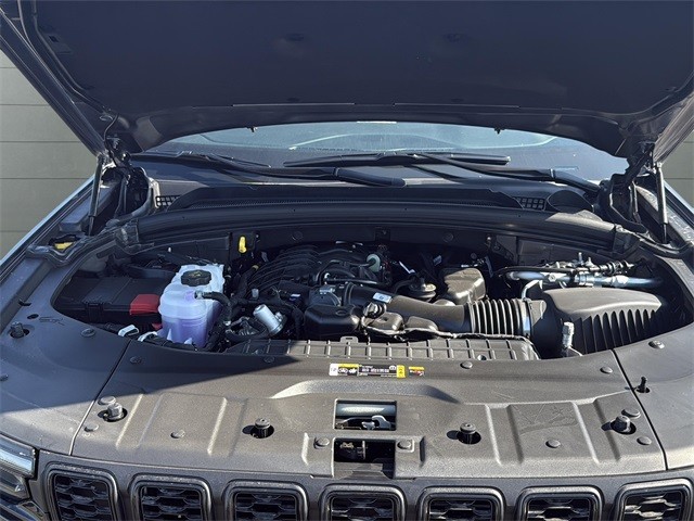 Jeep Grand Cherokee L Vehicle Full-screen Gallery Image 18