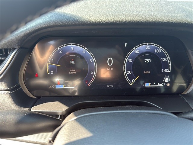 Jeep Grand Cherokee L Vehicle Full-screen Gallery Image 25