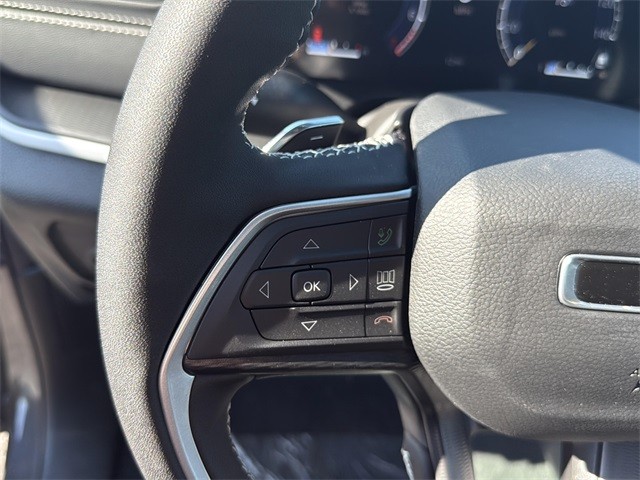 Jeep Grand Cherokee L Vehicle Full-screen Gallery Image 29