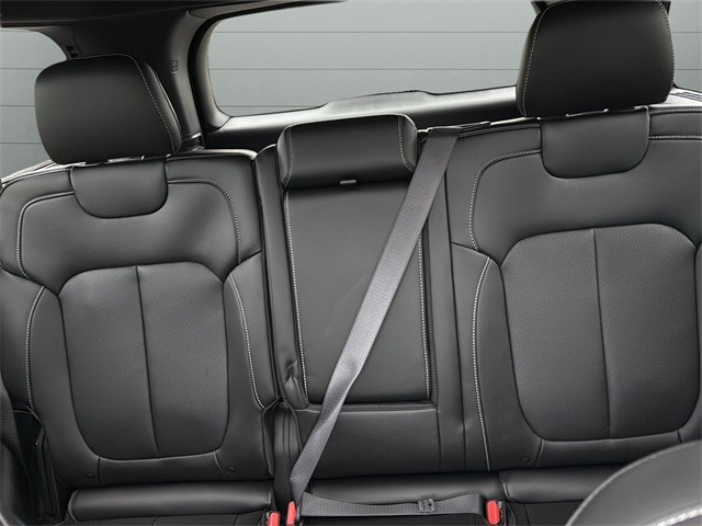 Jeep Grand Cherokee Vehicle Full-screen Gallery Image 9