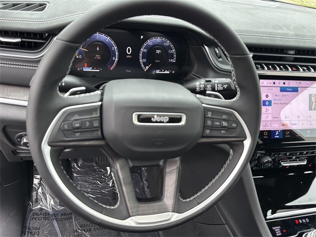 Jeep Grand Cherokee Vehicle Full-screen Gallery Image 10