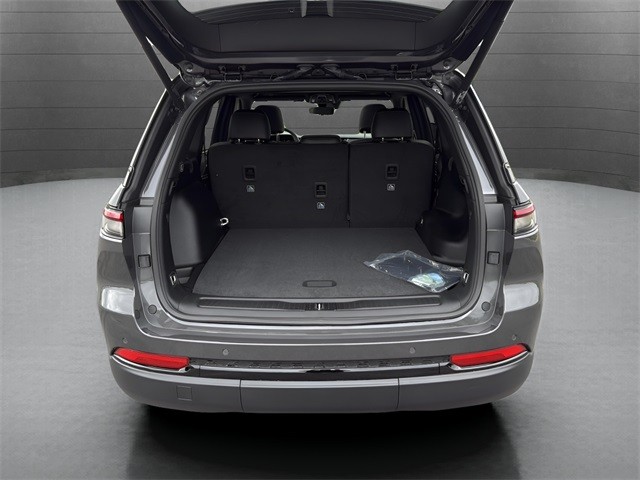 Jeep Grand Cherokee Vehicle Full-screen Gallery Image 11