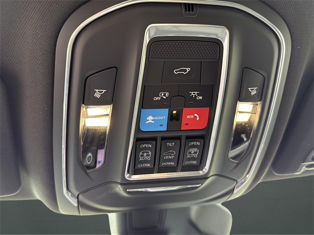 Jeep Grand Cherokee Vehicle Full-screen Gallery Image 13