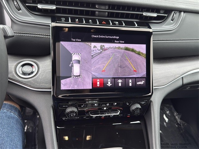 Jeep Grand Cherokee Vehicle Full-screen Gallery Image 14