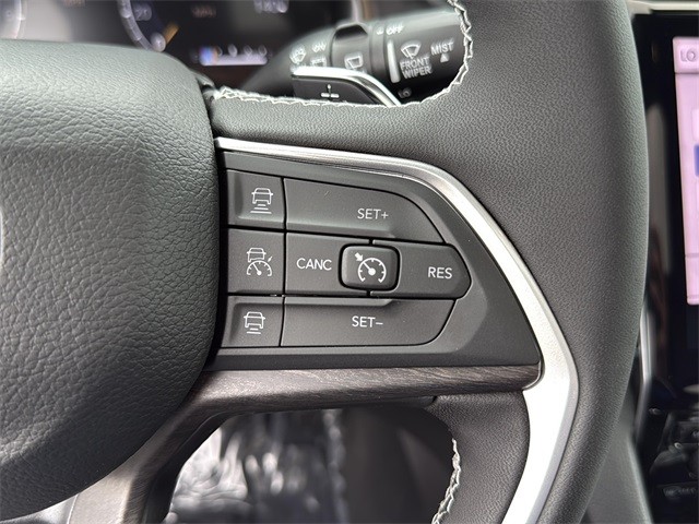 Jeep Grand Cherokee Vehicle Full-screen Gallery Image 19