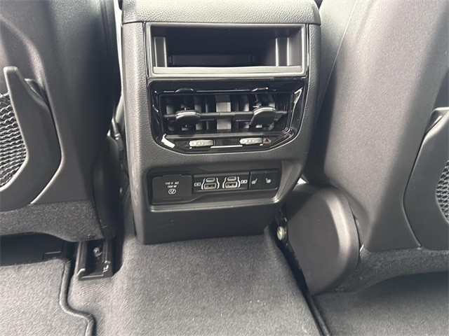 Jeep Grand Cherokee Vehicle Full-screen Gallery Image 20