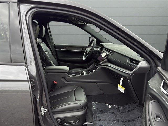 Jeep Grand Cherokee Vehicle Full-screen Gallery Image 23