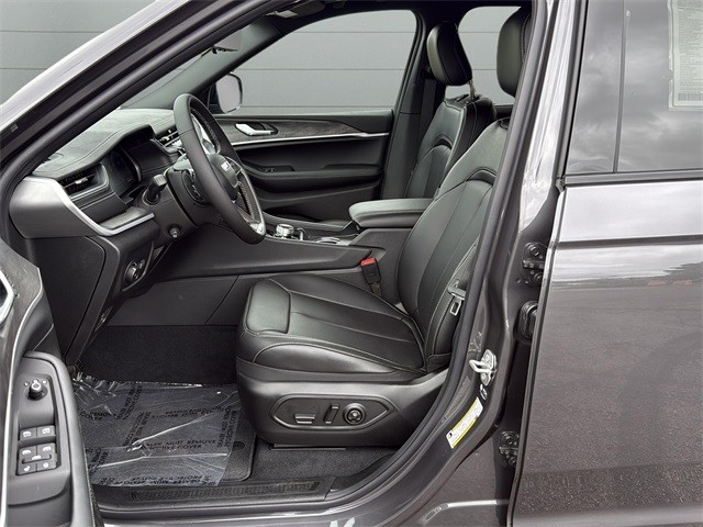 Jeep Grand Cherokee Vehicle Full-screen Gallery Image 28