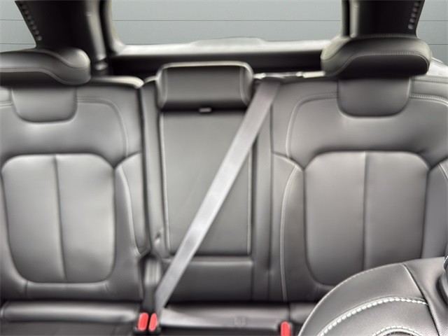 Jeep Grand Cherokee Vehicle Full-screen Gallery Image 9