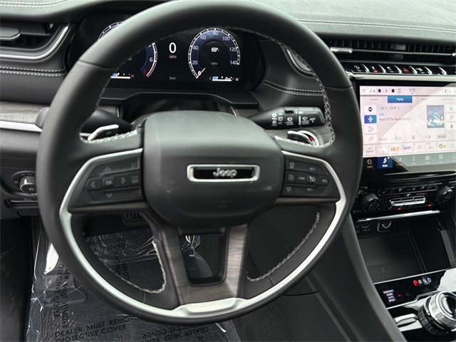 Jeep Grand Cherokee Vehicle Full-screen Gallery Image 10