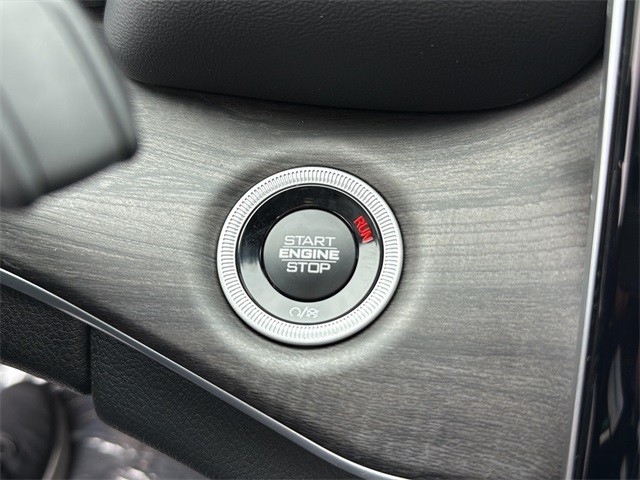 Jeep Grand Cherokee Vehicle Full-screen Gallery Image 12