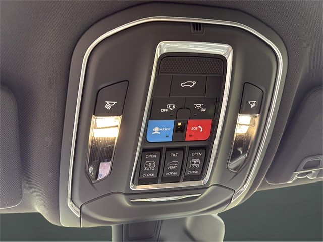 Jeep Grand Cherokee Vehicle Full-screen Gallery Image 13