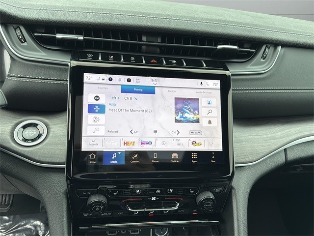 Jeep Grand Cherokee Vehicle Full-screen Gallery Image 15