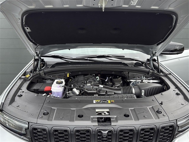 Jeep Grand Cherokee Vehicle Full-screen Gallery Image 18