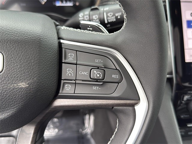 Jeep Grand Cherokee Vehicle Full-screen Gallery Image 19