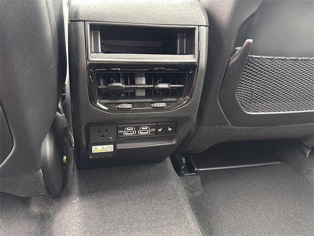 Jeep Grand Cherokee Vehicle Full-screen Gallery Image 20