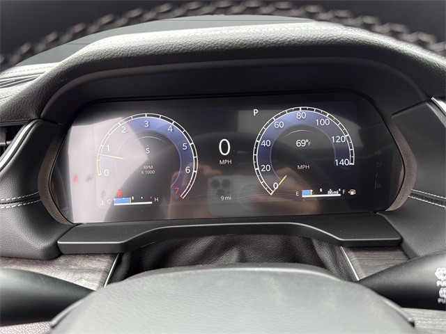 Jeep Grand Cherokee Vehicle Full-screen Gallery Image 25