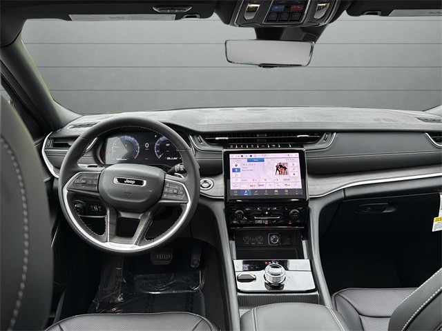 Jeep Grand Cherokee Vehicle Full-screen Gallery Image 26