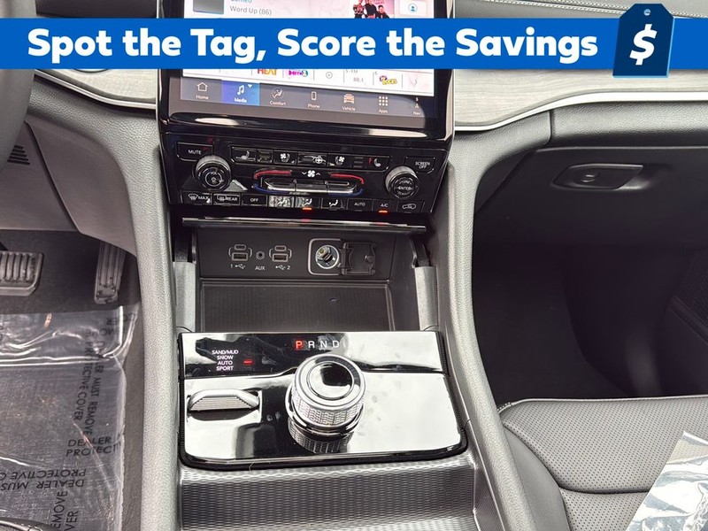 Jeep Grand Cherokee Vehicle Full-screen Gallery Image 16