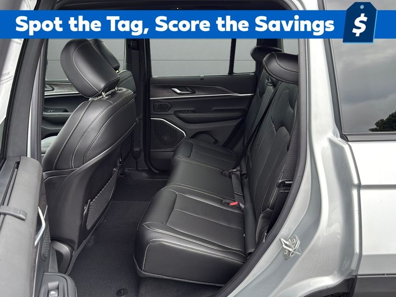 Jeep Grand Cherokee Vehicle Full-screen Gallery Image 21