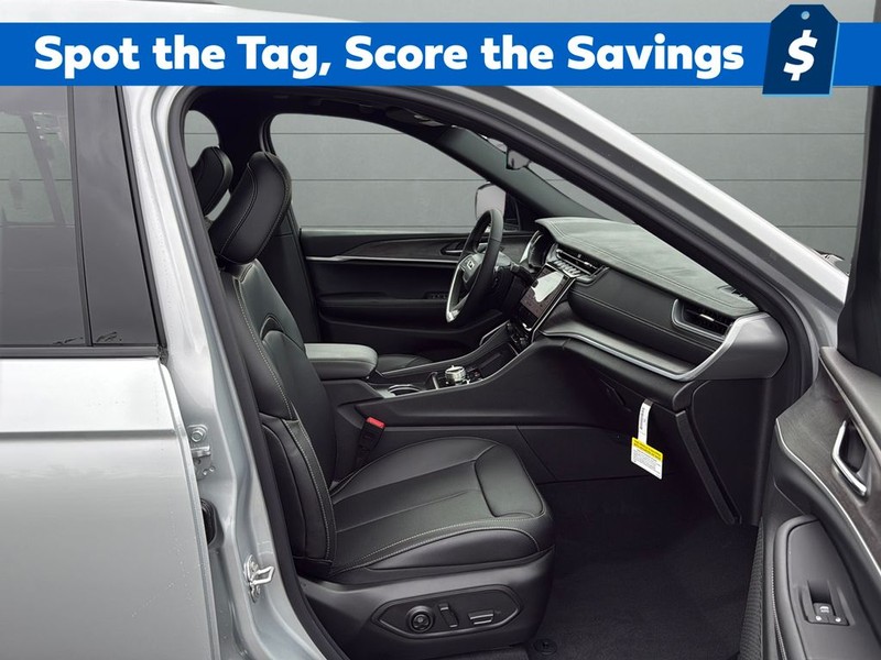 Jeep Grand Cherokee Vehicle Full-screen Gallery Image 23