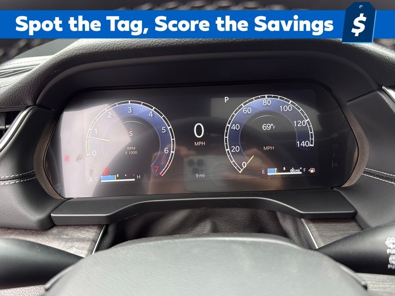 Jeep Grand Cherokee Vehicle Full-screen Gallery Image 25