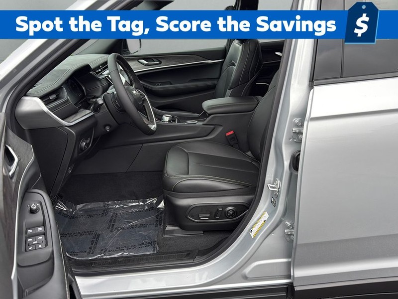 Jeep Grand Cherokee Vehicle Full-screen Gallery Image 28