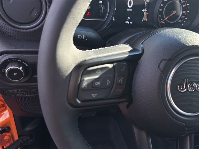 Jeep Wrangler Vehicle Full-screen Gallery Image 9