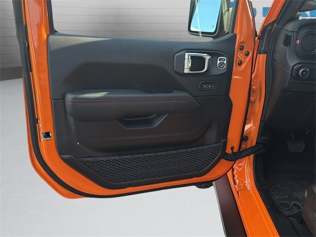 Jeep Wrangler Vehicle Full-screen Gallery Image 11