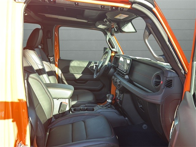 Jeep Wrangler Vehicle Full-screen Gallery Image 15