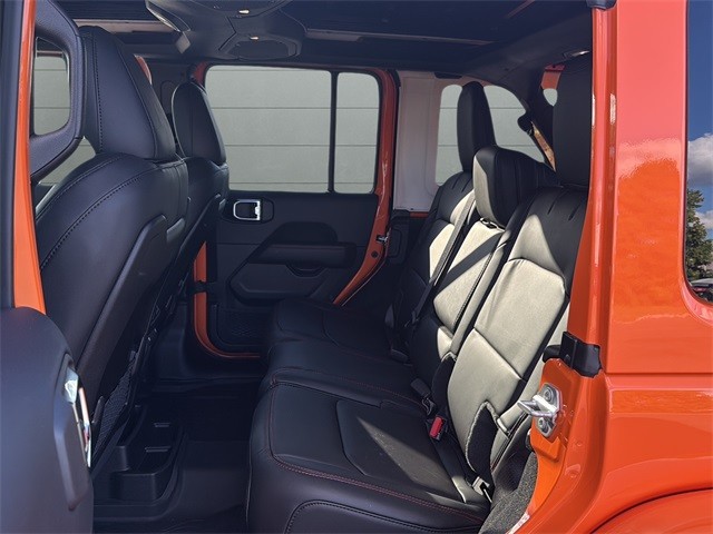 Jeep Wrangler Vehicle Full-screen Gallery Image 16