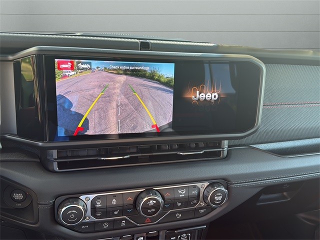 Jeep Wrangler Vehicle Full-screen Gallery Image 22