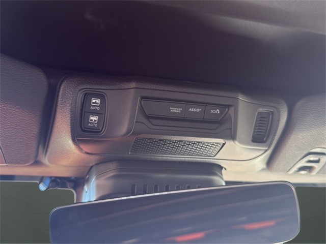 Jeep Wrangler Vehicle Full-screen Gallery Image 23