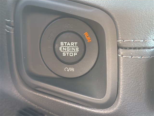 Jeep Wrangler Vehicle Full-screen Gallery Image 24