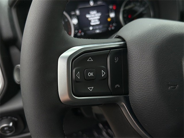 Ram 2500 Vehicle Full-screen Gallery Image 9