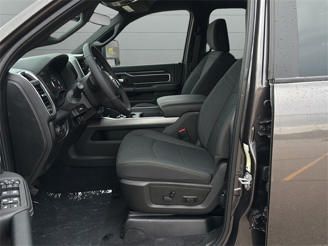 Ram 2500 Vehicle Full-screen Gallery Image 10