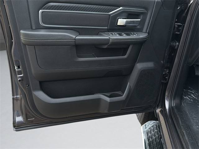 Ram 2500 Vehicle Full-screen Gallery Image 11