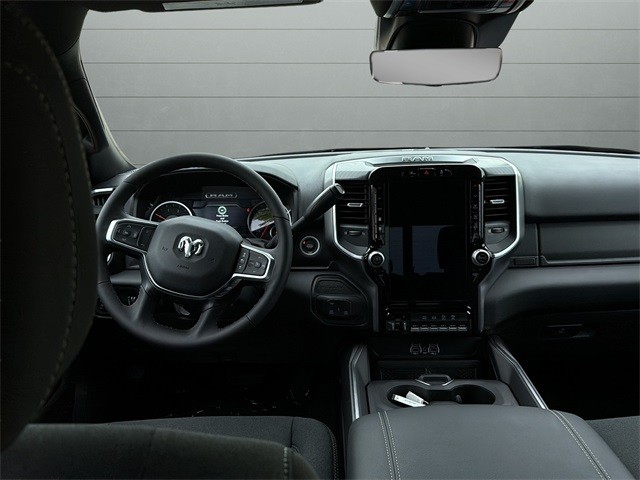 Ram 2500 Vehicle Full-screen Gallery Image 12