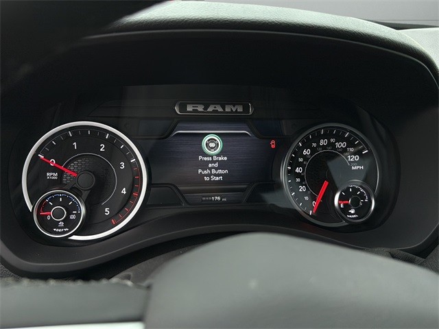 Ram 2500 Vehicle Full-screen Gallery Image 13