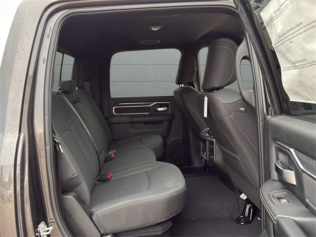 Ram 2500 Vehicle Full-screen Gallery Image 14