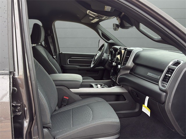 Ram 2500 Vehicle Full-screen Gallery Image 15