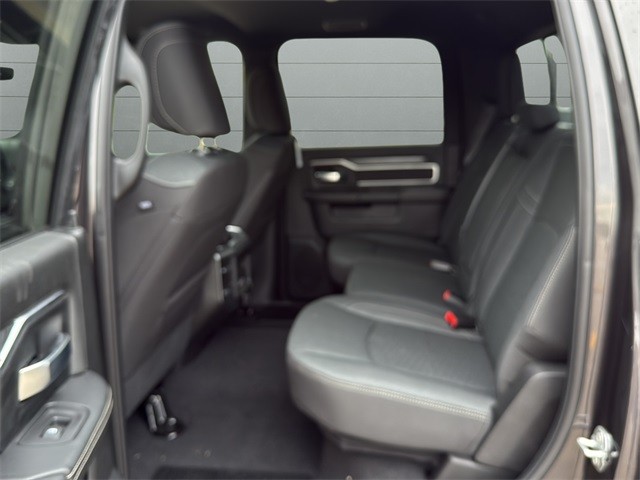 Ram 2500 Vehicle Full-screen Gallery Image 16